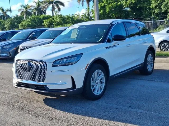 2023 Lincoln Corsair Standard photo 2
