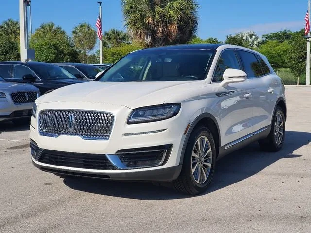2019 Lincoln Nautilus Select photo 3