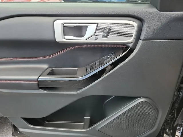 2023 Ford Explorer ST-Line photo 25