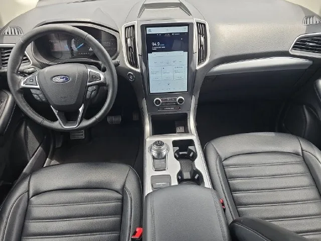 2022 Ford Edge SEL photo 13