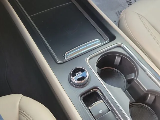 2023 Lincoln Corsair Standard photo 19