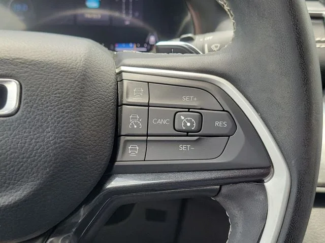 2023 Jeep Grand Cherokee Laredo photo 22