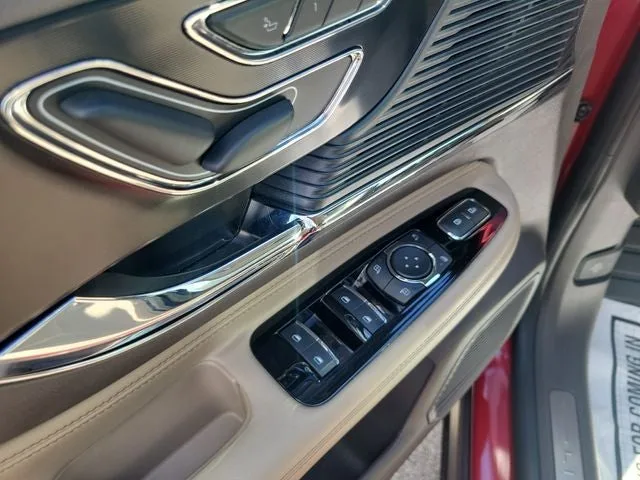 2020 Lincoln Corsair Standard photo 16
