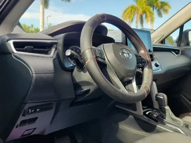 2022 Toyota Corolla Cross LE photo 8