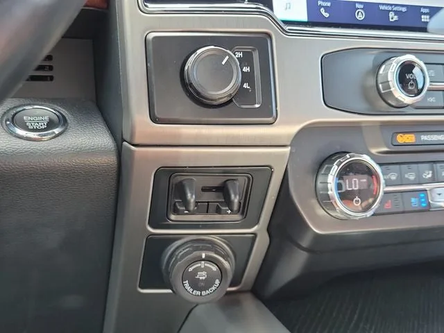 2022 Ford F-350SD Platinum DRW photo 32