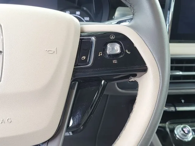 2022 Lincoln Corsair Standard photo 20