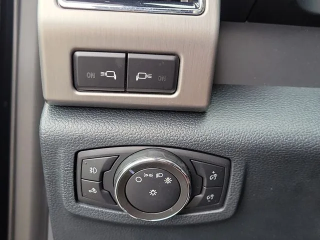 2022 Ford F-350SD Platinum DRW photo 19