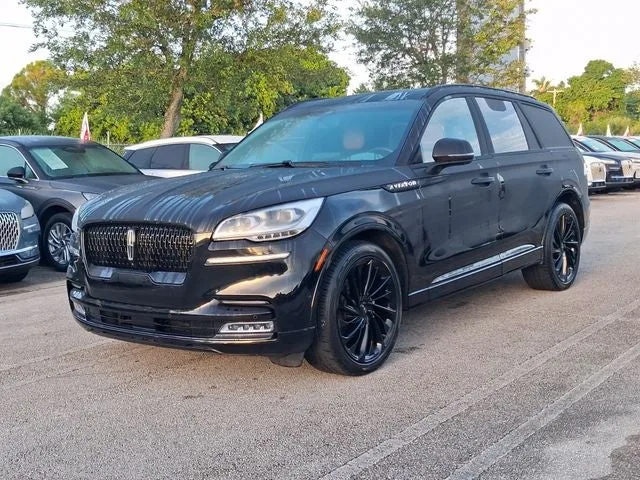 2023 Lincoln Aviator Black Label Premium photo 2
