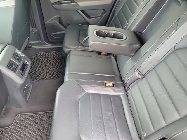 2023 Volkswagen Atlas 3.6L V6 SEL Premium R-Line photo 11