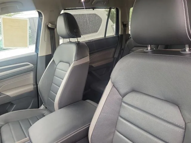 2023 Volkswagen Atlas 3.6L V6 SEL Premium R-Line photo 19