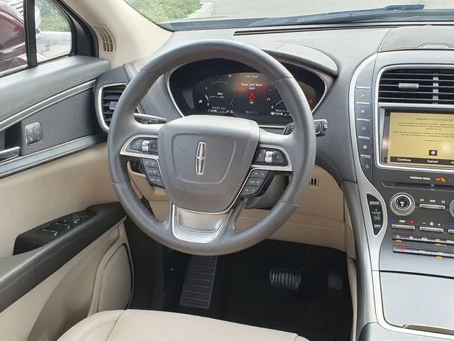2019 Lincoln Nautilus Select photo 18