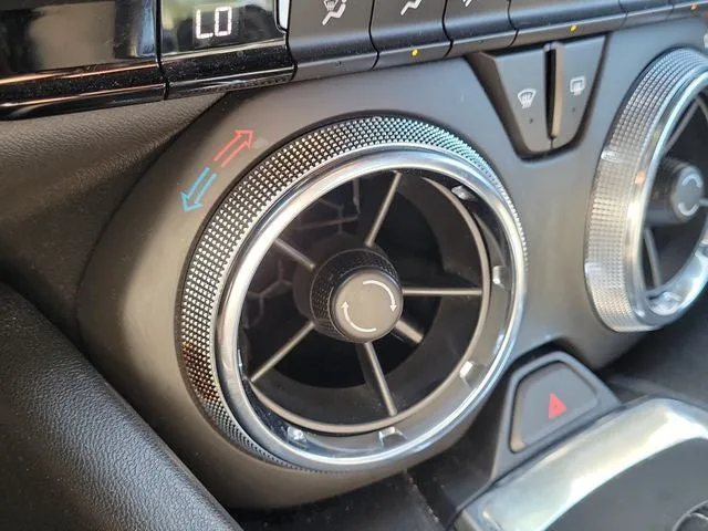 2020 Chevrolet Camaro 1LT photo 28