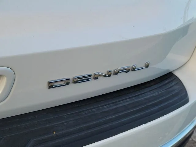 2022 GMC Yukon Denali photo 8