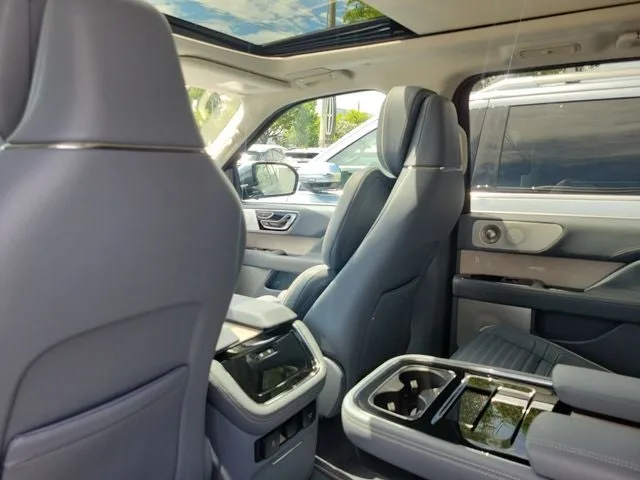 2024 Lincoln Navigator Black Label photo 11
