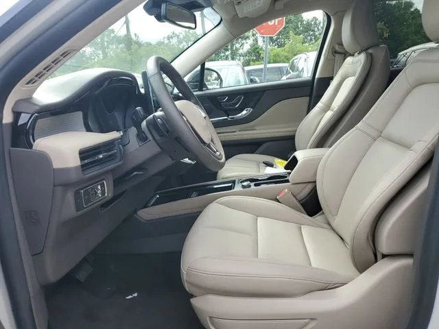 2024 Lincoln Corsair Premiere photo 13