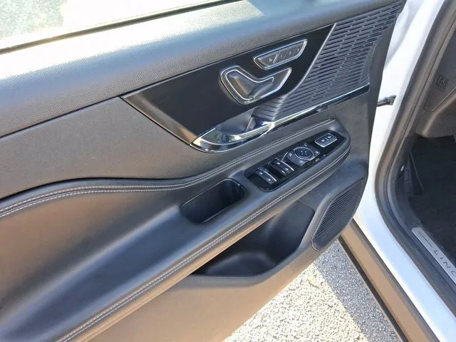 2021 Lincoln Corsair Standard photo 13
