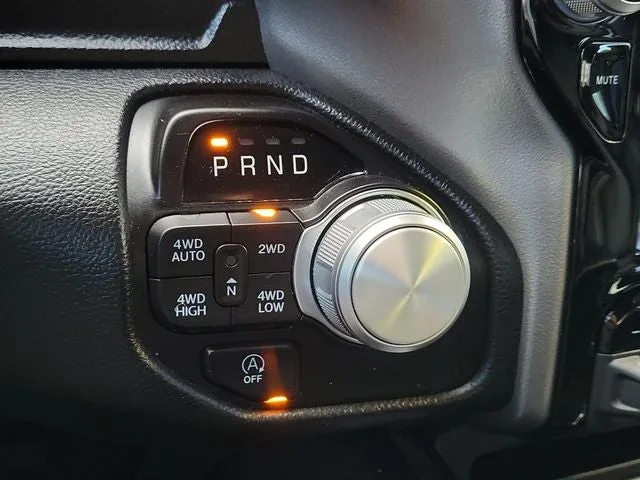 2024 RAM 1500 Laramie photo 25