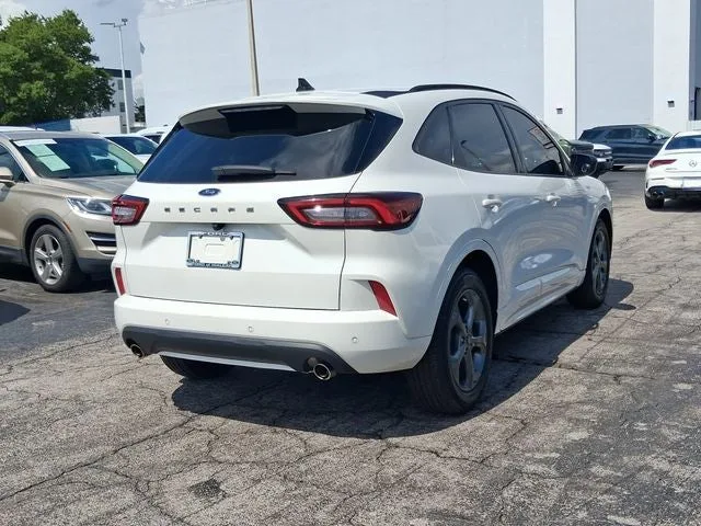 2023 Ford Escape ST-Line photo 4