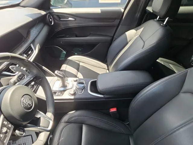 2023 Alfa Romeo Stelvio Sprint photo 11