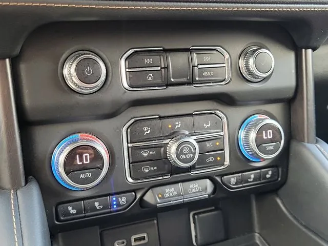 2022 GMC Yukon AT4 photo 25