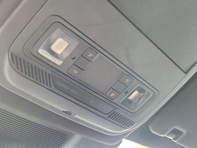2023 Ford Explorer ST-Line photo 23