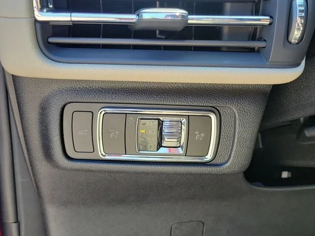 2025 Lincoln Corsair Premiere photo 13