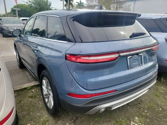2025 Lincoln Corsair Premiere photo 3