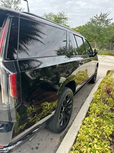 2023 Cadillac Escalade ESV Sport photo 4