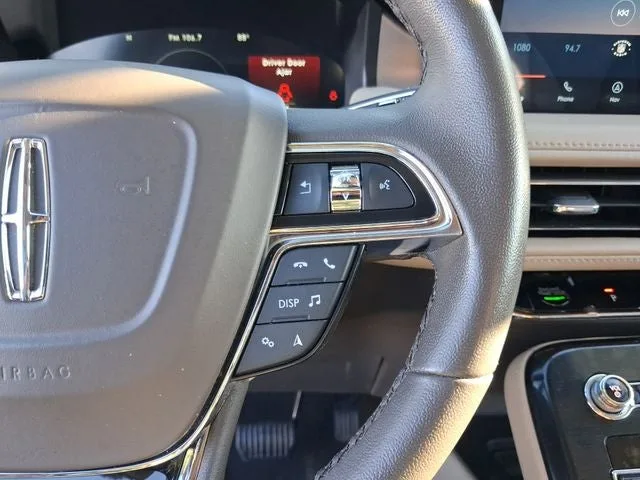 2022 Lincoln Nautilus Standard photo 18