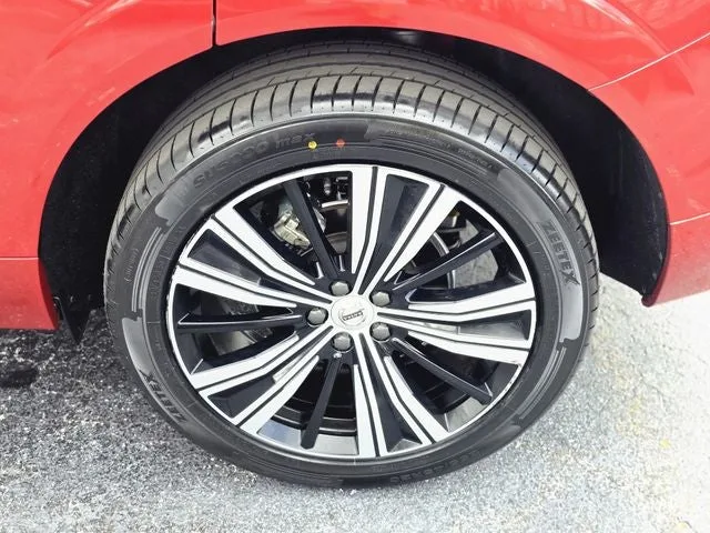 2022 Volvo XC60 B5 Inscription photo 5