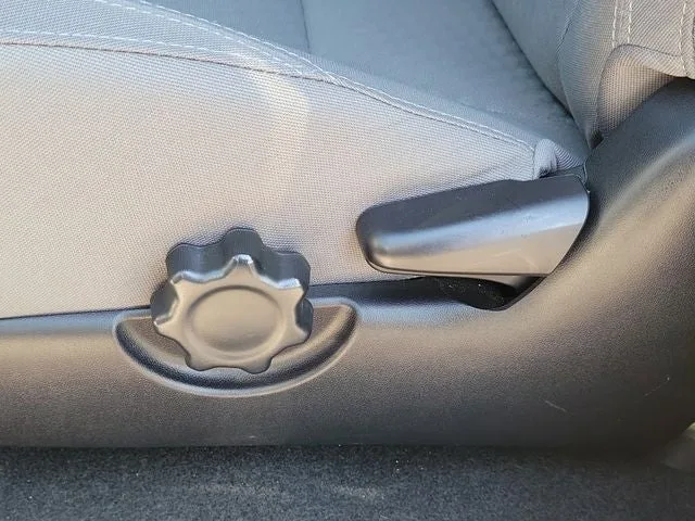 2022 Toyota Tacoma SR V6 photo 14