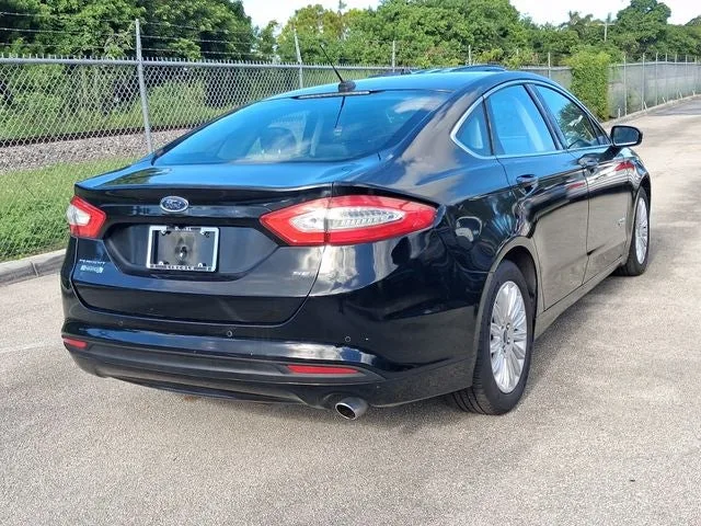 2016 Ford Fusion Energi SE Luxury photo 4
