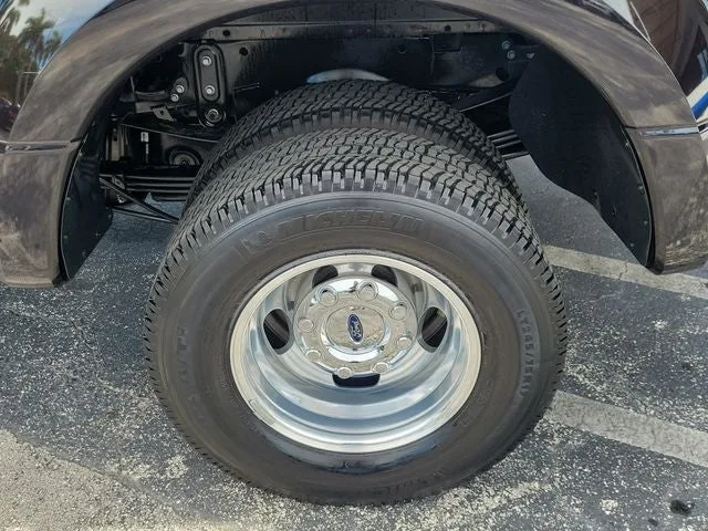 2022 Ford F-350SD Platinum DRW photo 11