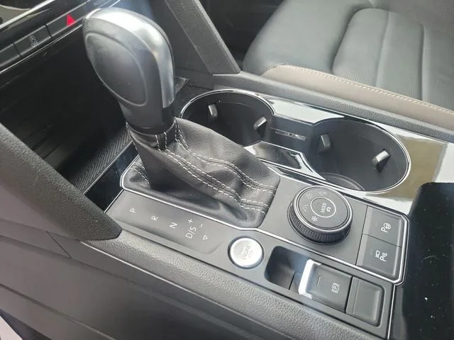 2023 Volkswagen Atlas 3.6L V6 SEL Premium R-Line photo 20