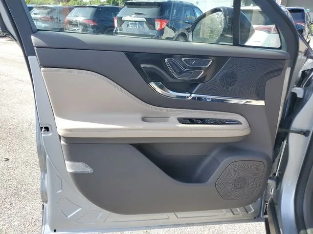 2023 Lincoln Corsair Standard photo 15