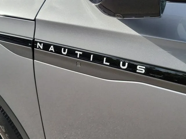 2024 Lincoln Nautilus Premiere photo 8
