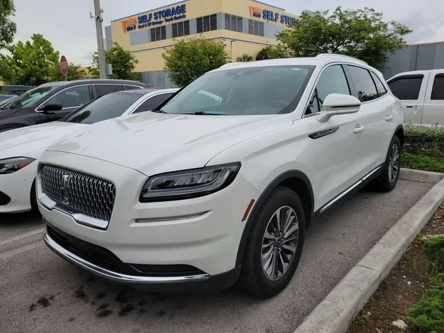 2022 Lincoln Nautilus Standard photo 2