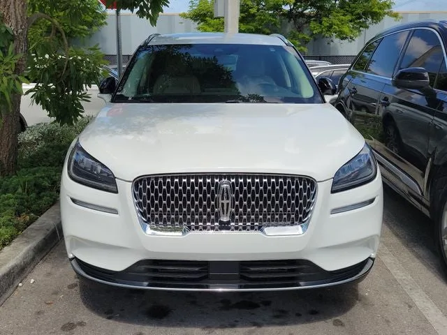 2022 Lincoln Corsair Standard photo 2
