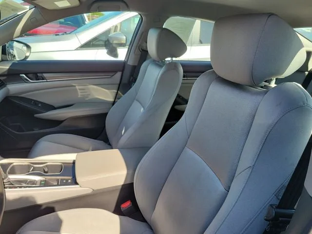 2019 Honda Accord LX photo 9