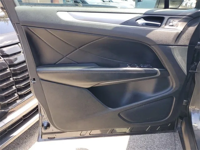 2019 Lincoln MKC Standard photo 16