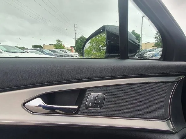 2020 Lincoln Nautilus Standard photo 14