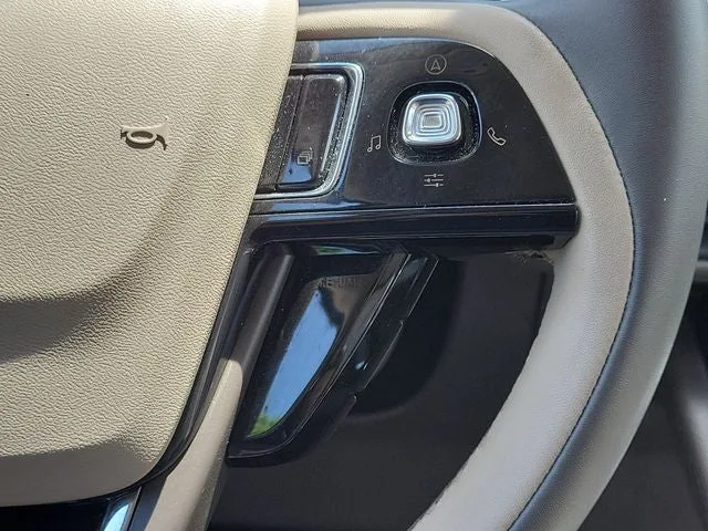2022 Lincoln Corsair Standard photo 24