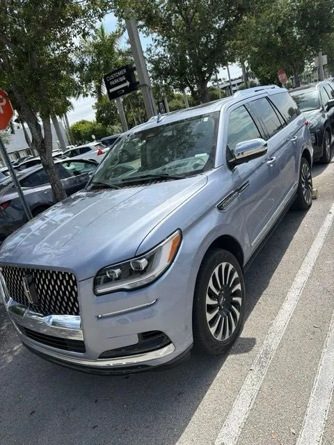 2024 Lincoln Navigator Black Label photo 3