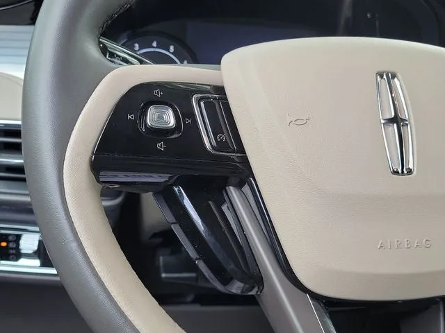 2022 Lincoln Corsair Standard photo 19