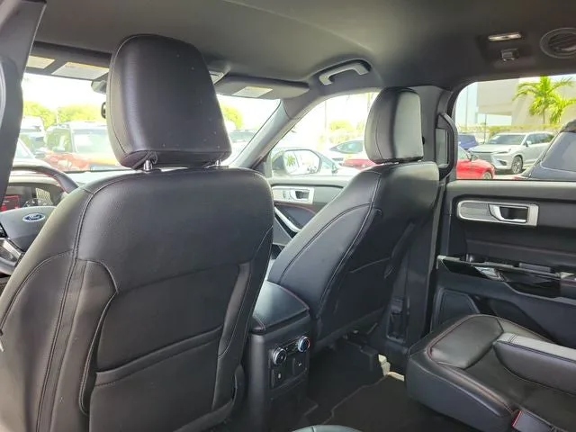 2023 Ford Explorer ST-Line photo 9