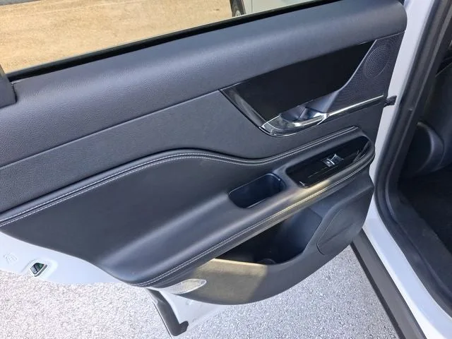 2023 Lincoln Corsair Standard photo 9