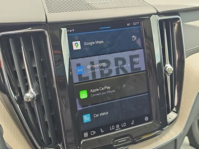 2022 Volvo XC60 B5 Inscription photo 21