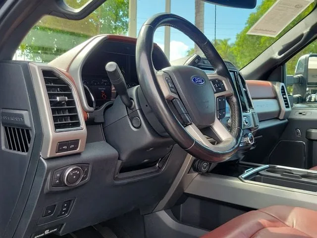 2022 Ford F-350SD Platinum DRW photo 14
