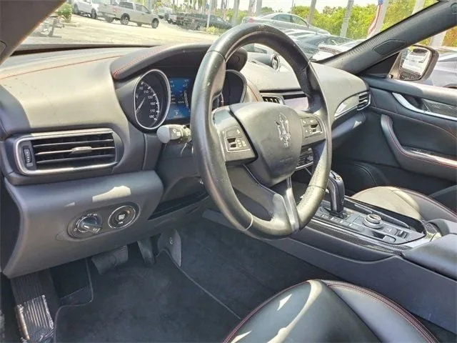 2019 Maserati Levante Base photo 17