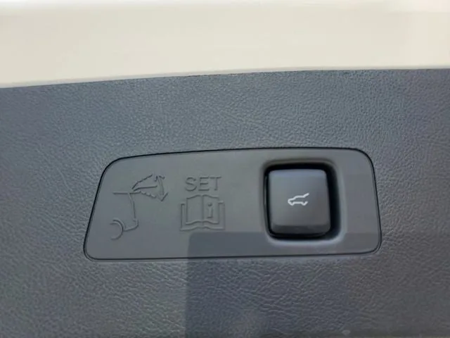 2025 Lincoln Corsair Premiere photo 6